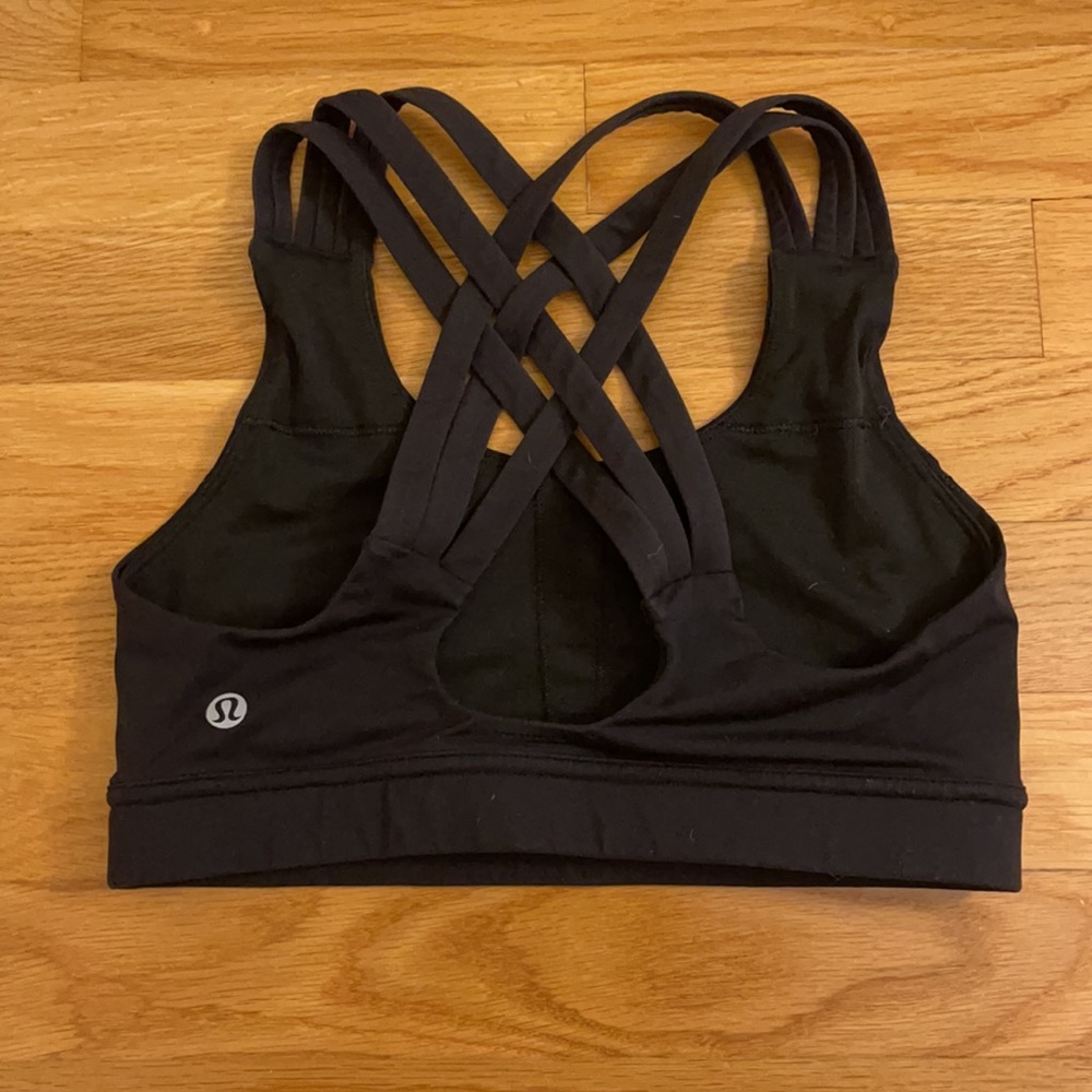 Black lululemon sports bra size 4